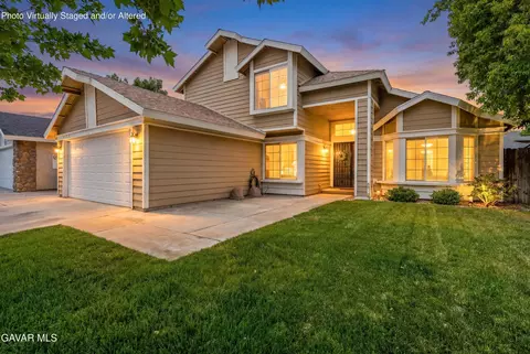 1605 Bluebell St, Lancaster, CA 93535