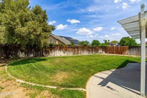 Exterior - 1605 Bluebell St, Lancaster, CA 93535 photo 5 of 6