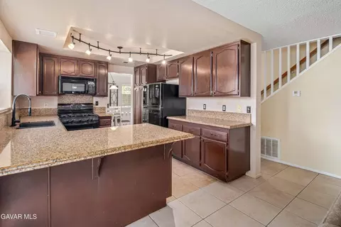 Kitchen - 1605 Bluebell St, Lancaster, CA 93535 photo 3 of 3
