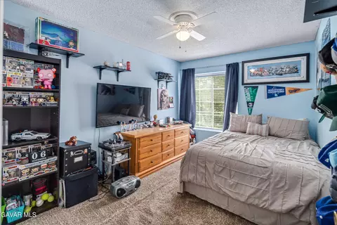 Bedroom - 1605 Bluebell St, Lancaster, CA 93535 photo 3 of 4