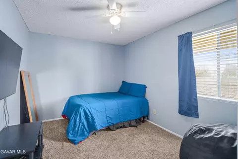 Bedroom - 1605 Bluebell St, Lancaster, CA 93535 photo 4 of 4