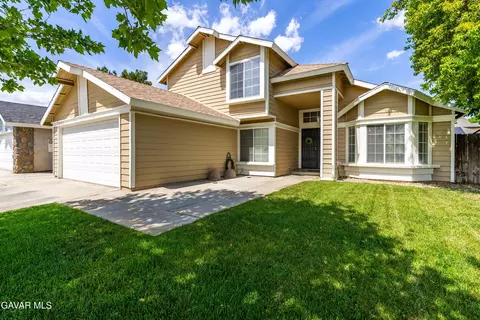 Exterior - 1605 Bluebell St, Lancaster, CA 93535 photo 2 of 6
