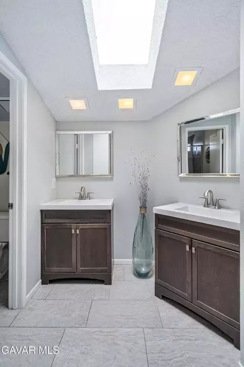 Bath - 1605 Bluebell St, Lancaster, CA 93535 photo 2 of 6