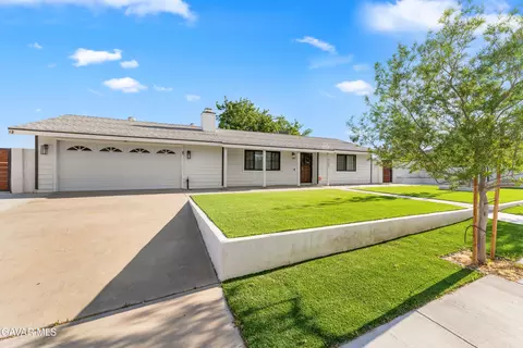 16122 Stagecoach Ave, Lake Los Angeles, CA 93591