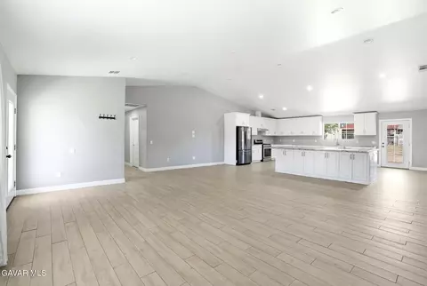 18060 Walnut St, Hesperia, CA 92345 photo 8