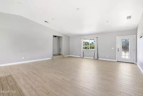 18060 Walnut St, Hesperia, CA 92345 photo 9