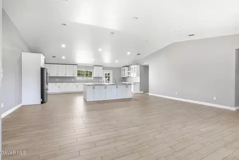 18060 Walnut St, Hesperia, CA 92345 photo 7