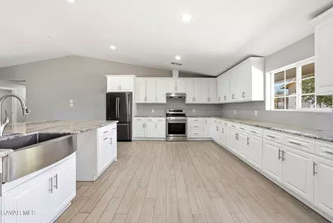 18060 Walnut St, Hesperia, CA 92345 photo 3