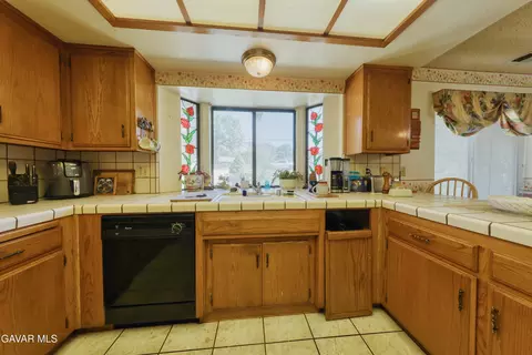 Kitchen - Undisclosed, Tehachapi, CA 93561 photo 3 of 5