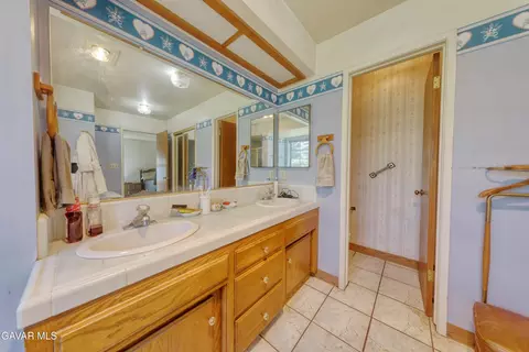Bath - Undisclosed, Tehachapi, CA 93561 photo 1 of 4