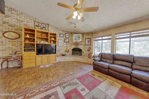 Living - Undisclosed, Tehachapi, CA 93561 photo 2 of 3