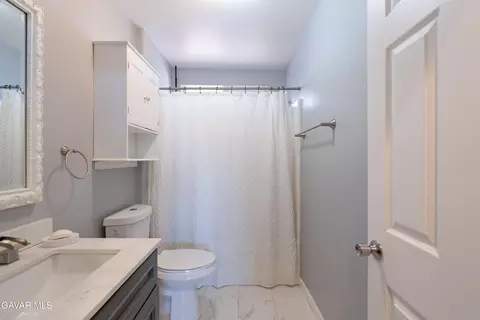 Bath - 37551 29th St E, Palmdale, CA 93550 photo 1 of 4
