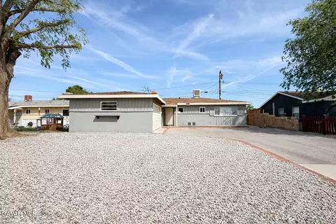 44502 2nd St, Lancaster, CA 93535