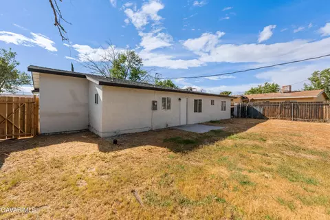 Exterior - 3248 Gregory Dr, Mojave, CA 93501 photo 7 of 9