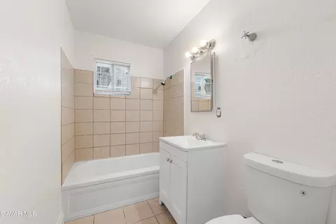 Bath - 3248 Gregory Dr, Mojave, CA 93501 photo 2 of 2