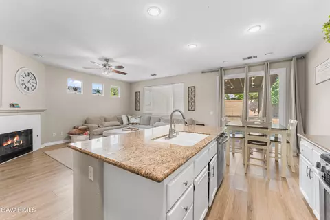 Kitchen - 44340 W 46th St, Lancaster, CA 93536 photo 4 of 7