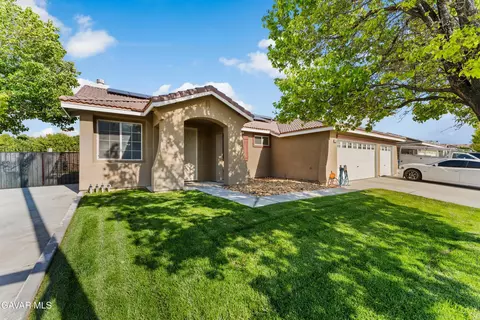Exterior - 44340 W 46th St, Lancaster, CA 93536 photo 2 of 8