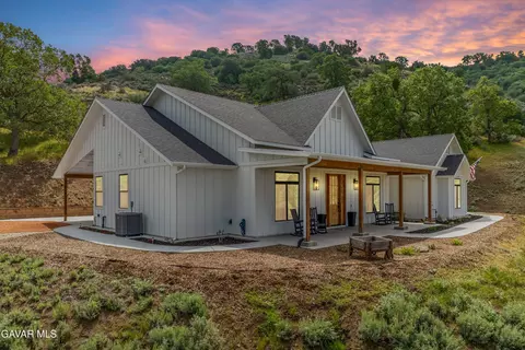27140 Shut Out Pl, Tehachapi, CA 93561