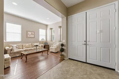 Entry Way - 905 Valerie Ln, Tehachapi, CA 93561 photo 1 of 4