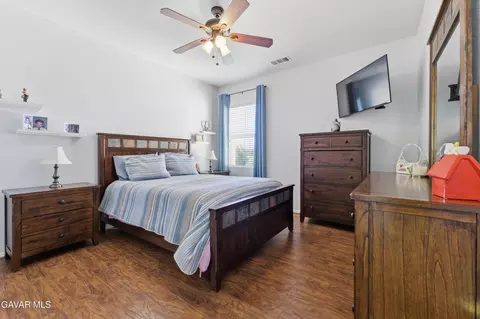 Bedroom - 905 Valerie Ln, Tehachapi, CA 93561 photo 3 of 5
