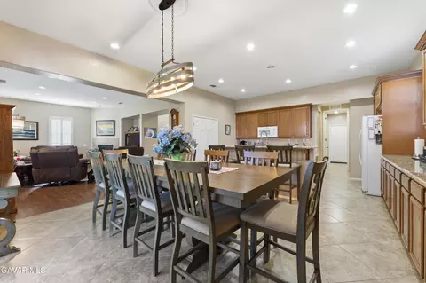 Dining - 905 Valerie Ln, Tehachapi, CA 93561 photo 2 of 2