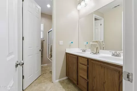 Entry Way - 905 Valerie Ln, Tehachapi, CA 93561 photo 3 of 4