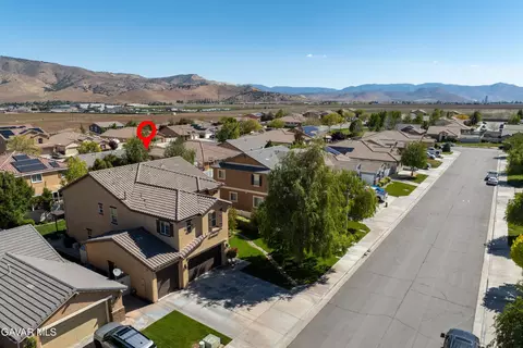 View/Area - 905 Valerie Ln, Tehachapi, CA 93561 photo 2 of 11