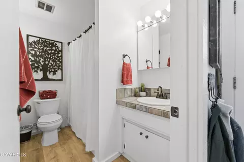 Bath - 5 Meadow Lakes Dr, Tehachapi, CA 93561 photo 2 of 2