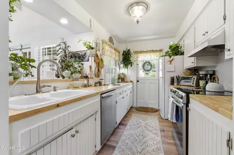 Kitchen - 5 Meadow Lakes Dr, Tehachapi, CA 93561 photo 1 of 2