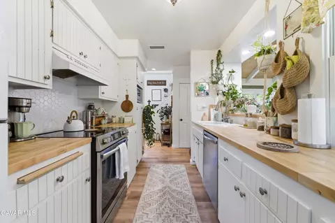 Kitchen - 5 Meadow Lakes Dr, Tehachapi, CA 93561 photo 2 of 2