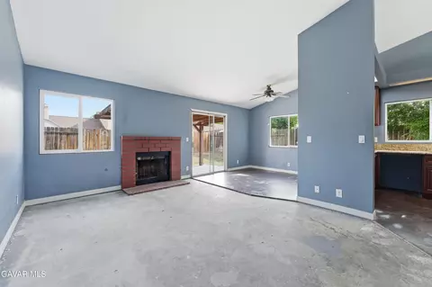 2629 E Kettering St, Lancaster, CA 93535 photo 4