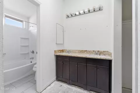 2629 E Kettering St, Lancaster, CA 93535 photo 8