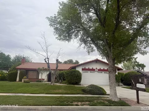 1661 Staffordshire Dr, Lancaster, CA 93534