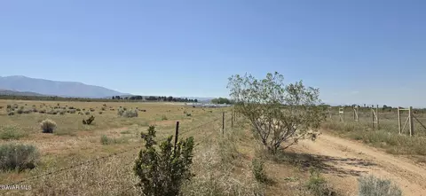 175 Th St E Ave W14, Llano, CA 93544 photo 9