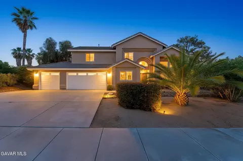 7368 Ojai Dr, Palmdale, CA 93551