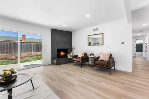 Living - 378 Murray Ave, Camarillo, CA 93012 photo 3 of 5