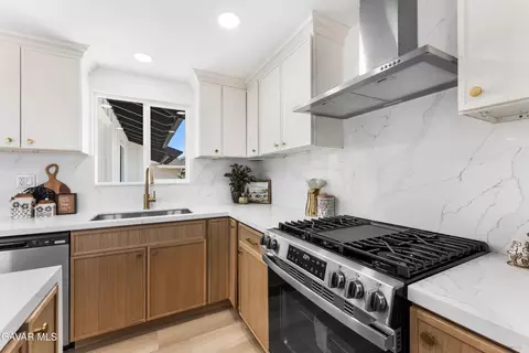 Kitchen - 378 Murray Ave, Camarillo, CA 93012 photo 8 of 8