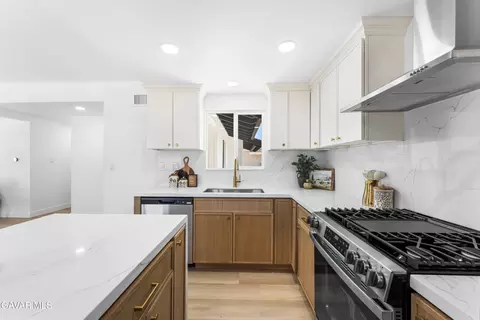 Kitchen - 378 Murray Ave, Camarillo, CA 93012 photo 6 of 8