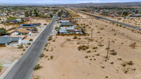 Coronado Ave, Ridgecrest, CA 93555 photo 2