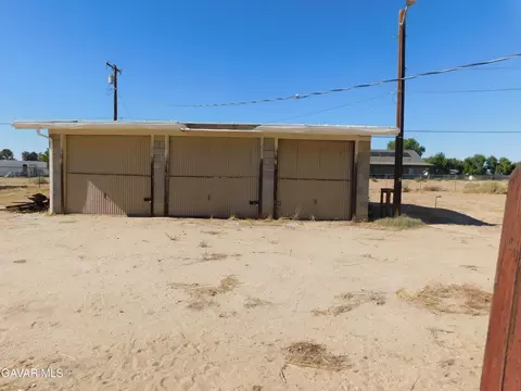 Exterior - 16873 Alexander Ave, North Edwards, CA 93523 photo 5 of 12