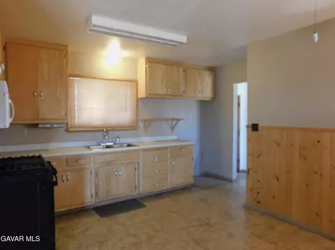 Kitchen - 16873 Alexander Ave, North Edwards, CA 93523 photo 1 of 2