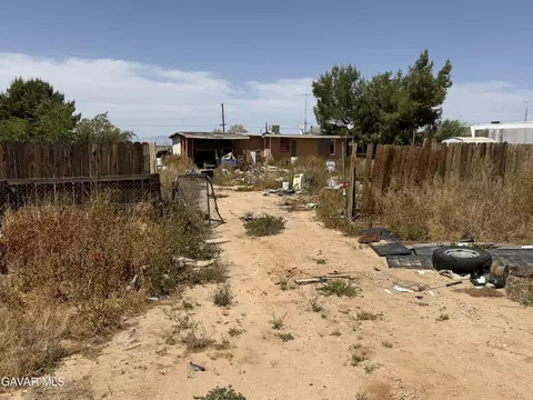 18296 Claymine Rd, Edwards, CA 93524 photo 3