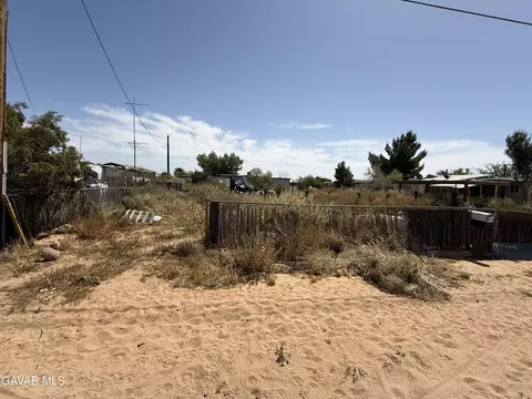 18296 Claymine Rd, Edwards, CA 93524
