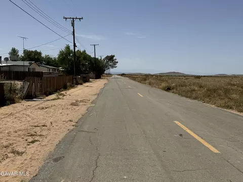 18296 Claymine Rd, Edwards, CA 93524 photo 2