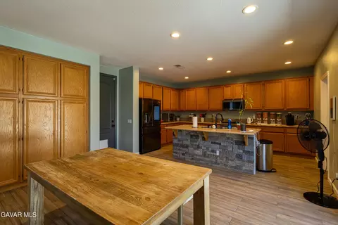 Kitchen - 6550 Bicknell Ct, Palmdale, CA 93552 photo 3 of 3