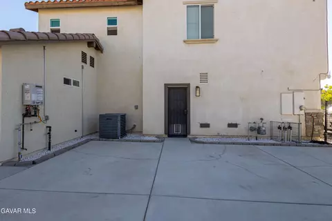 Exterior - 6550 Bicknell Ct, Palmdale, CA 93552 photo 3 of 11