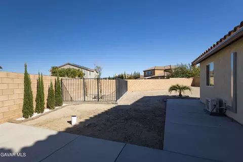 Exterior - 6550 Bicknell Ct, Palmdale, CA 93552 photo 4 of 11