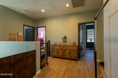 Entry Way - 6550 Bicknell Ct, Palmdale, CA 93552 photo 2 of 4