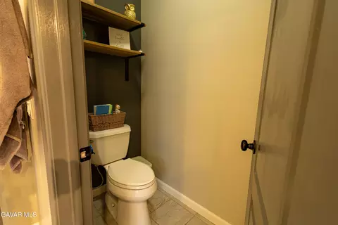 Bath - 6550 Bicknell Ct, Palmdale, CA 93552 photo 6 of 7