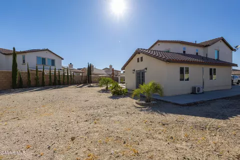 Exterior - 6550 Bicknell Ct, Palmdale, CA 93552 photo 10 of 11